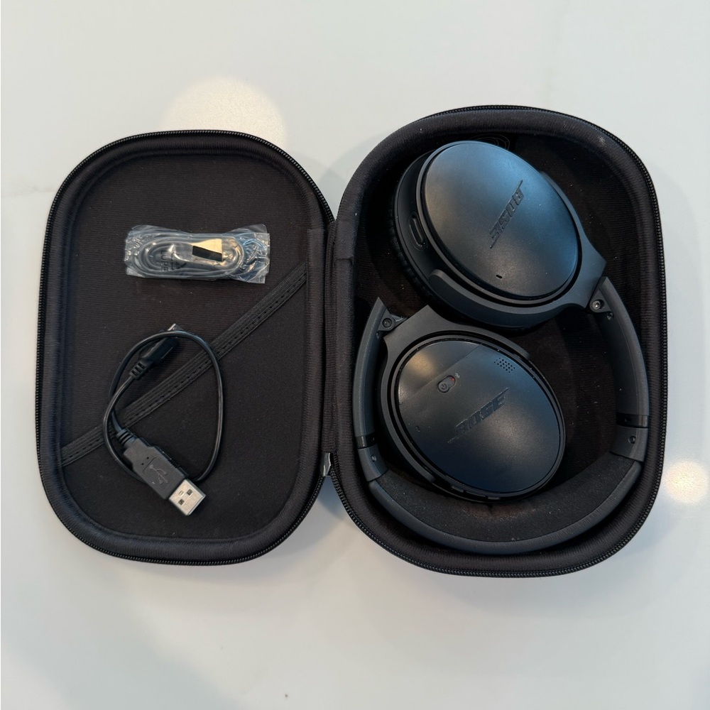 Bose Black Wireless Headphones with Case